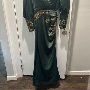 Women’s dress. Emerald green, gold. Full Sleeve. Size 8